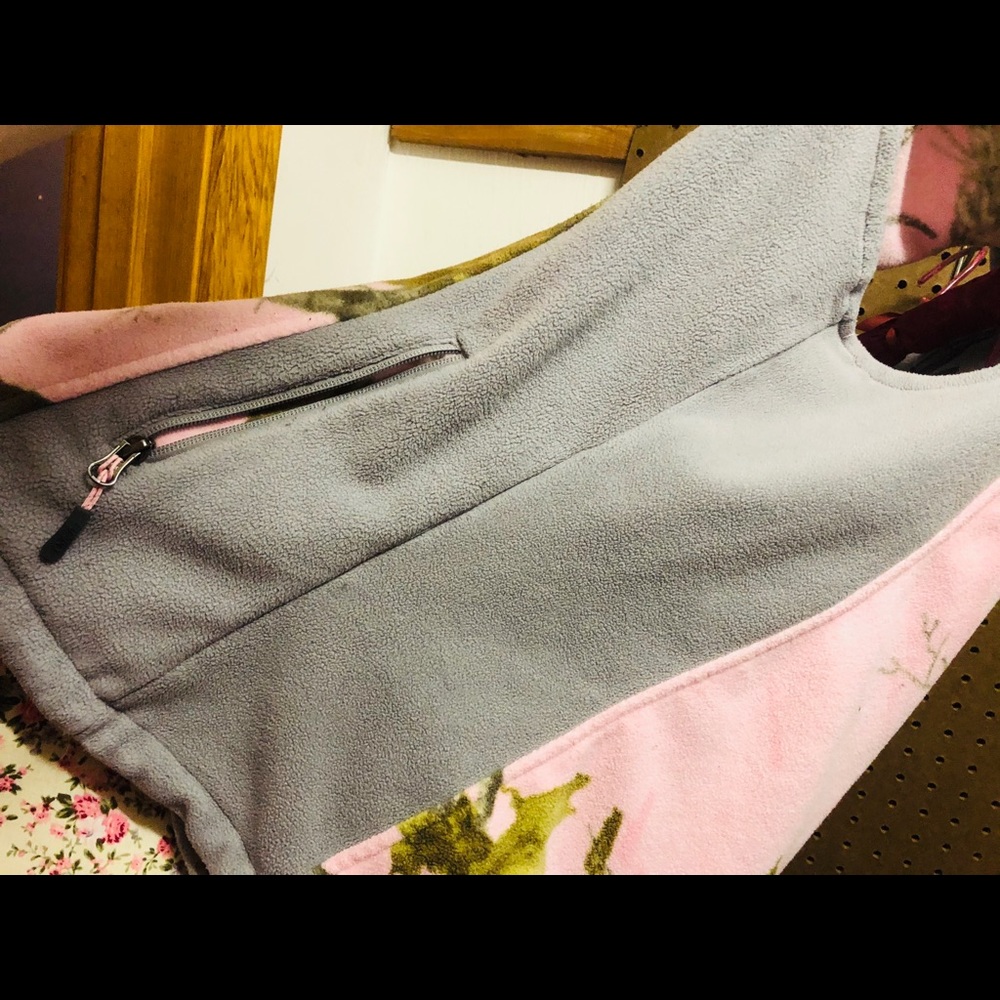 Fleece vest. - Picture 5 of 6